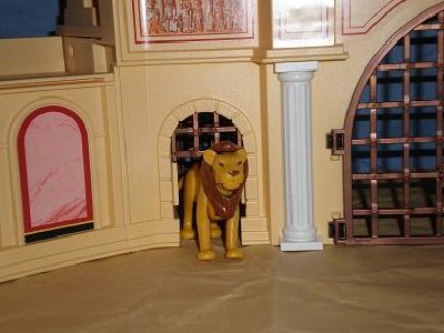 löwe.JPG (31.28 KiB) 1450 mal betrachtet Auf tut sich der weite Zwinger,<br />Und hinein mit bedächtigem Schritt,<br />Ein Löwe tritt<br />Und sieht sich stumm<br />Rings um,<br />Mit langem Gähnen,<br />Und schüttelt die Mähnen,<br />Und streckt die Glieder,<br />Und legt sich nieder.