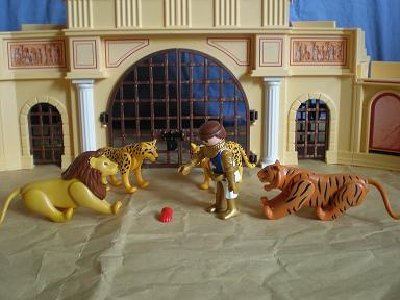 delorges arena.JPG (34.43 KiB) 1447 mal betrachtet Und der Ritter in schnellem Lauf<br />Steigt hinab in den furchtbaren Zwinger<br />Mit festem Schritte,<br />Und aus der Ungeheuer Mitte<br />Nimmt er den Handschuh mit keckem Finger.<br /><br />Und mit Erstaunen und mit Grauen<br />Sehen's die Ritter und Edelfrauen,<br />Und gelassen bringt er