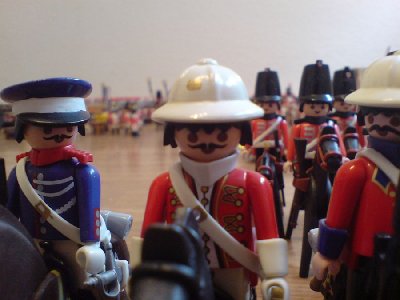 für dum verkaufen.JPG (70.79 KiB) 1419 mal betrachtet "Verkaufen sie mich nicht für dumm, General. Ich habe hier 1000 Elitesoldaten aller Waffengattungen und sie glauben sie könnten mit einem halben Regiment und ein paar klapprigen Geschüzen meine Gefangennahme erreichen?"