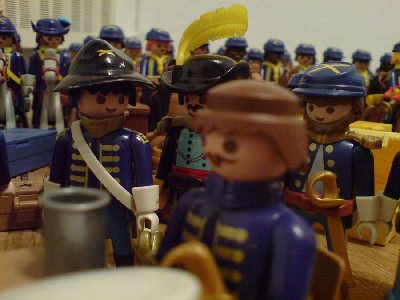 DSC00020.JPG (87.67 KiB) 1411 mal betrachtet "Dass sollte doch Grund genug sein, uns zu helfen diesen Rebellen zuerst festzusetzen. Ihr kümmert euch um ihre Infanterie und wir sacken Rotti ein. So kommt jeder zu seinem Spass."
