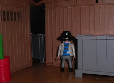 Bild5.JPG (30.88 KiB) 2009 mal betrachtet Einige Zeit später im alten Hafen, der Informant wartet bereits.