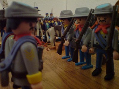 DSC00021.JPG (76.7 KiB) 1408 mal betrachtet "Ihr werdet nicht für Quatschen bezahlt. Der Leutnant ist hier. Achtung!"