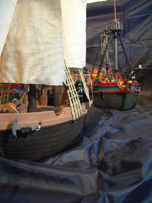 Schiff 043.JPG (179.56 KiB) 3417 mal betrachtet Oder vielleicht doch ein paar Schiffe mehr.