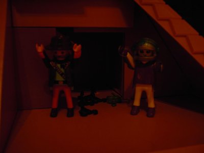 Schiff 035.JPG (37.97 KiB) 3418 mal betrachtet Adventurers Inside!<br />Die Jungs sind inzwischen auf ein paar krabbelige Hindernisse gestoßen. AAAAaaaaaahhhh!