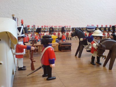 DSC00014.JPG (83.28 KiB) 1511 mal betrachtet "Da sind sie ja endlich. Wir warten bereits seit 5 Minuten.""Nur die Ruhe Berthier. Die neuste Räuberpistole ist jede Minute wert, dass garantiere ich ihnen."