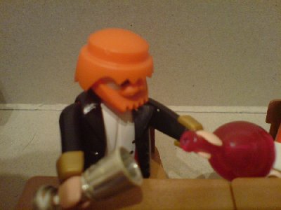 DSC00023.JPG (64.58 KiB) 1509 mal betrachtet "Was die Geschichte der Rebellen angeht: Ich kann mir schon vorstellen dass dies ihr Grund ist. Der Regent des wohl ärgsten Feindes auf dem Silbertablett? Schon verlockend."
