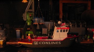 Bild36a.JPG (47.6 KiB) 1548 mal betrachtet Da liegt es, das Schiff vom Conlines Werksteam - die Titan