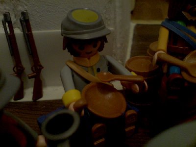 DSC00032.JPG (257.39 KiB) 1051 mal betrachtet "Mein Gott Roy. Das Einzige was hier "in Scheiben" ist, ist die Ratte mit der Küchen-Henry diese Suppe gewürzt hat." "Eine Ratte?"