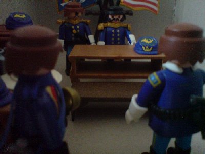 DSC00021.JPG (78.13 KiB) 1047 mal betrachtet "Nun und was erwarten sie jetzt von mir?" "Sir? Der Hinterhalt wird wahrscheinlich den Franzosen gelten, sollten sie morgen früh die Rebellen angreifen. Wir sind die Einzigen die dass verhindern können. Also? Wann brechen wir auf?"