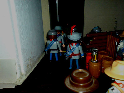 DSC00016.JPG (269.87 KiB) 1045 mal betrachtet "Auf gehts. In Zweierreihen und Schnauze halten. Passt auf eure Ausrüstung auf. Achtet immer auf den Mann neben euch."