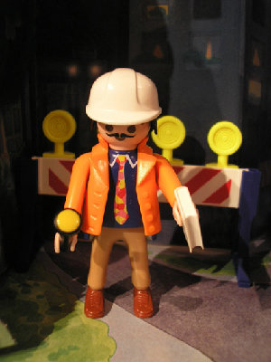 4.jpg (54.95 KiB) 1355 mal betrachtet Herr Schulte-Perk - der Bauingenieur hat mit seiner Taschenlampe schon die dunklen Ecken von Yannicks Baustellen kontrolliert und die Bauvorschriften immer dabei!!! Danke an den anonymen Wichtel