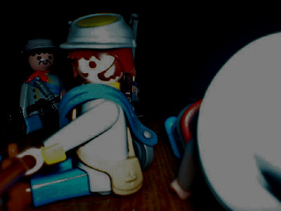DSC00020.JPG (203.79 KiB) 989 mal betrachtet "Na super, Dixie. Könntest Du Colt bitte sagen, das Dass gerade ein echt ungünstiger Zeitpunkt ist um durchzudrehen." "Halt die Klappe, Roy."