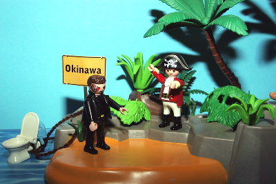 1.jpg (123.85 KiB) 1112 mal betrachtet Hast du denn die HaakleFeucht auf Okinawa nicht losgebunden als wir gestartet sind....?<br /><br />Nöö, ich dachte du machst das!<br /><br /><br />Ich hab dir doch gesagt: &quot; Leinen los&quot;!<br /><br />Was hast du gesagt? Ich hab verstanden &quot; Rein ins Boot! &quot;