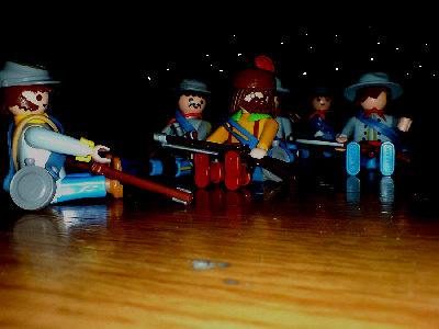 DSC00025.JPG (302.1 KiB) 973 mal betrachtet "Ist der den noch nicht wieder hier?" "Ruhe! Was war dass? Da hat doch jemand geschrien?" "Ich habs auch gehört." "Sei ruhig Rupert und lausch lieber." " Ja, Sarge."