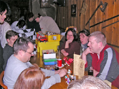 Unbenannt-5.jpg (54.87 KiB) 1040 mal betrachtet Gruppenbild aufbauen macht der Profi lieber selbst.