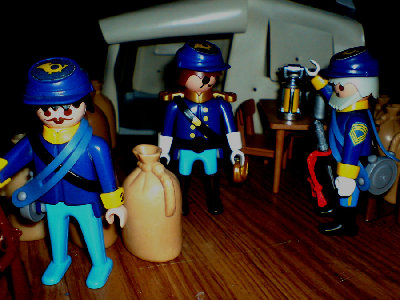 DSC00011.JPG (158.82 KiB) 1032 mal betrachtet "War eine lange Besprechung,Sir?" "Ja dass war sie. Gute Nacht Seargant Major. Bis Morgen." "Bis Morgen Sir."