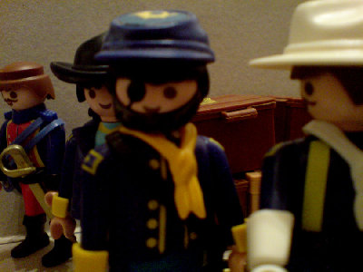 DSC00013.JPG (127.2 KiB) 996 mal betrachtet "Was soll dass, Captain Monroe? Sie waren doch eben dabei und haben alles gehört? Haben sie den Verstand verloren?"