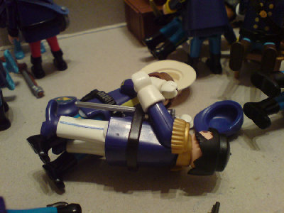 DSC00034.JPG (123.67 KiB) 996 mal betrachtet &quot;Hahh, ich habe schon mit Damen getanzt die mehr Tritte einstecken konnten!&quot;