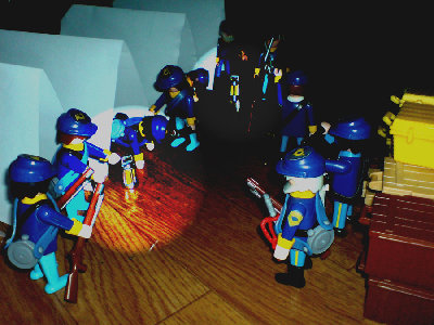 DSC00025.JPG (164.79 KiB) 1072 mal betrachtet "Los ihr faules Pack! Raus aus den Federn! Wir marschieren heute Nacht!"