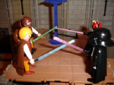 DSC03977.JPG (20.96 KiB) 991 mal betrachtet Dann kommt Darth Vader hinzu.