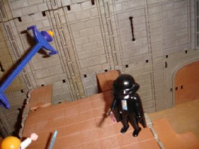 DSC03981.JPG (21.12 KiB) 995 mal betrachtet Luke schmeisst eine Stange auf Darth Vader.