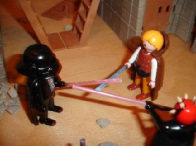 DSC04008.JPG (19.18 KiB) 995 mal betrachtet Jedoch springt er zu Luke und Obi-Wan muss sich etwas einfallen lassen.