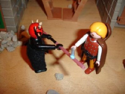 DSC04020.JPG (18.98 KiB) 991 mal betrachtet Dann kämpft Luke mit Darth Maul alleine weiter.