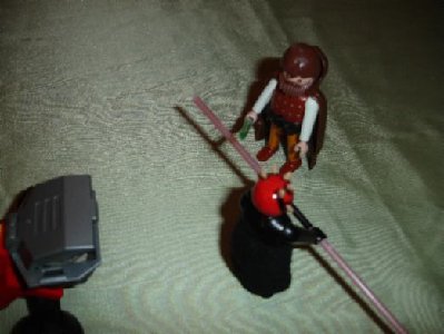DSC04083.JPG (25.59 KiB) 793 mal betrachtet Dann geht's weiter.Obi-Wan schneidet Darth Mauls Laserschwert in der Mitte durch und tötet ihn.