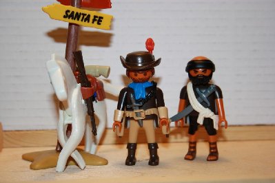 IMG_0457_1000_666.jpg (64.8 KiB) 1002 mal betrachtet John Wodka, sein Butler und sein besoffener Gaul.