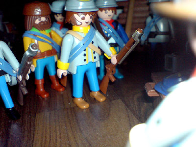 DSC00038.JPG (156.64 KiB) 1104 mal betrachtet "Sir, wir bitten um Erlaubnis dass Gelände nach unseren Vermissten absuchen zu dürfen, solange es noch dunkel ist, Sir."