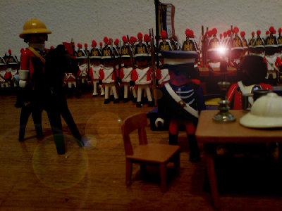 DSC00014.JPG (132.97 KiB) 969 mal betrachtet "Sieh an. Noch ein früher Vögel der Lust auf Würmer hat. Guten Morgen, euer Majestät. Schicker Helm." "Stimmt Berthier und die Stiefel erstmal. Extrem,... leger?"