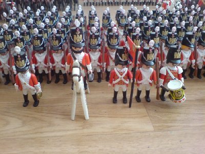DSC00121.JPG (124.64 KiB) 1062 mal betrachtet "Und die Flanquers?" "Da keine feindliche Kavallerie anwesend ist, werde ich sie als 2. Sturmabteilung einsetzen, euer Majestät."