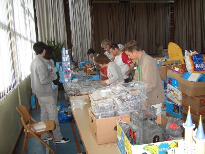 Aufbau 005.JPG (228.58 KiB) 1463 mal betrachtet Ahh, im Hellen betrachte, werden da schon die ersten Deals gemacht :-)