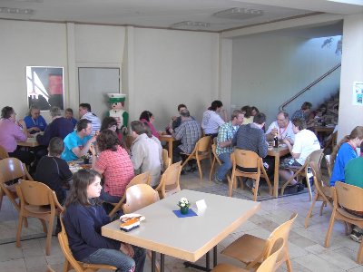 Leute 003.JPG (178.4 KiB) 1029 mal betrachtet Leute 003.JPG