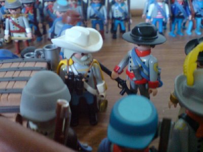 DSC00310.JPG (76.76 KiB) 1019 mal betrachtet "Verdammt Taggert. Kommen sie her." "General?" "Sagen sie Captain Lockley, er soll noch eine gezielte Salve feuern lassen und dann dass Feuer einstellen."