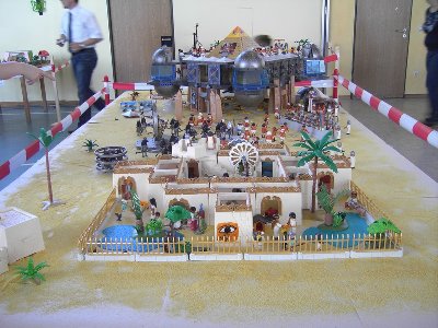 Stargate 005.JPG (243.45 KiB) 1427 mal betrachtet Das &quot;Auge&quot; Kompliment an Deine Tochter! <br />Mr. Playmobil zischt wohl schon mit seiner vollen Kamera zur Entwicklungsabteilung los :-)