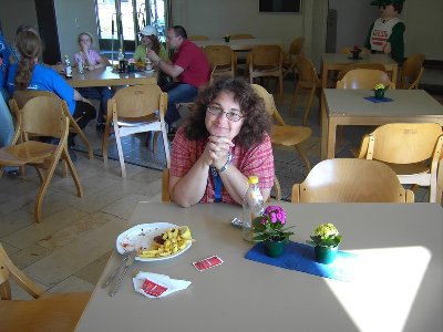 Leute 024.JPG (174.42 KiB) 591 mal betrachtet Und was isst die Kaiserin Sissi - Wiener Schnitzel - ja, nee klar, oder? ;-)