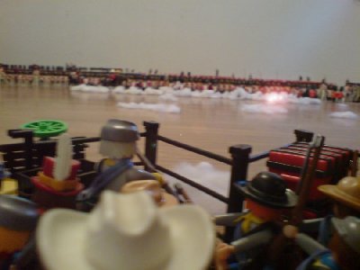 DSC00387.JPG (58.14 KiB) 1146 mal betrachtet "In wenigen Minuten rückt hoffentlich ihr Hauptkontigent an. Die Artillerie soll bis dahin,...