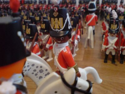 DSC00438.JPG (77.99 KiB) 1034 mal betrachtet "Da sind Sie ja endlich, Renegard." "Entschuldigung Sir. Es war dringend." "Keine Details bitte. Flanqueurs an die linke Flanke und Schritt halten mit der Schweren." "Zu Befehl, Major."