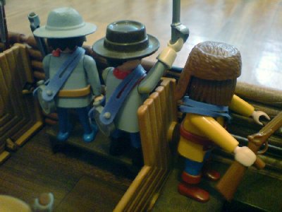 DSC00448.JPG (80.87 KiB) 1034 mal betrachtet "Sie kommen, Jungs! Zeigt Ihnen aus welchem Holz Texaner geschnitzt sind!"