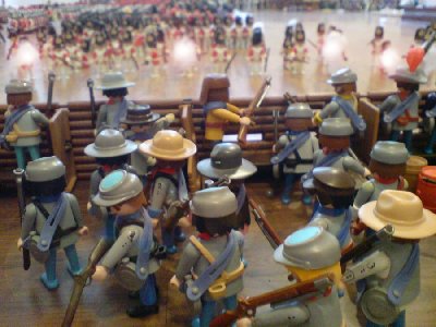 DSC00450.JPG (111.23 KiB) 1035 mal betrachtet "Feuer frei! Haltet sie auf, treibt sie zurück!"