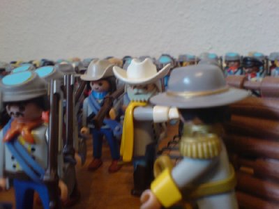 DSC00818.JPG (60.74 KiB) 1027 mal betrachtet &quot;General? Sollten wir nicht langsam dass Zeichen geben?&quot; &quot;Ich sagte: Noch nicht, Collonel Morris!&quot;