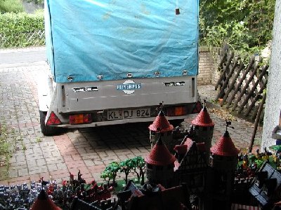 Playmoday-Kreuzritterdio.jpg (140.59 KiB) 1418 mal betrachtet Hier wird das Kaiserpfalzdiorama deutlich verlängert und die Ankunft der Kreuzfahrer gezeigt, die hier Rast machen.