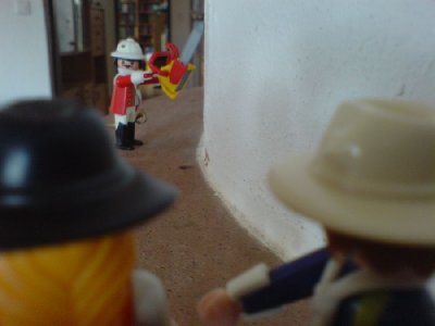 DSC00930.JPG (44.97 KiB) 941 mal betrachtet "Ha, ha. Jetzt ist es aus mit dir, Brittles ! Binsi gehört mir! Mir allein!"