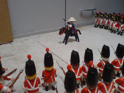 DSC00969.JPG (86.27 KiB) 940 mal betrachtet &quot;Kommt mir ja nicht zu nah, Franzmänner. Der Colt hier mag nur wie ein Sechsschüsser aussehen aber der hat mal John Wayne gehört. Der ist selbstladend.&quot;