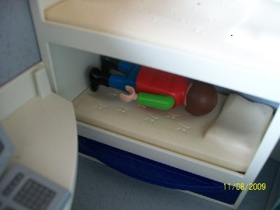 Das Kind verkriecht sich..jpg (158.29 KiB) 672 mal betrachtet Das Kind verkriecht sich..jpg