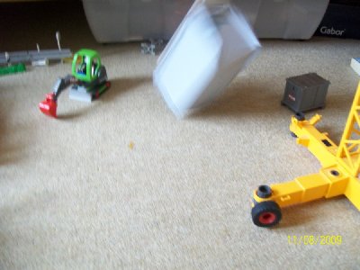 Kontener fällt herunter..jpg (221.46 KiB) 670 mal betrachtet Kontener fällt herunter..jpg