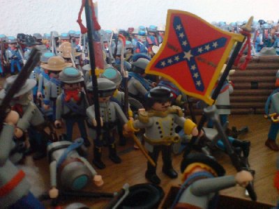 DSC01319.JPG (95.67 KiB) 1141 mal betrachtet "Eure Kugeln können mit nichts anhaben, Frogs! Weiter, für Texas!"