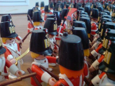 DSC01444.JPG (95.28 KiB) 1130 mal betrachtet "Aus dem Weg!" "Zurück zur Fahnenwache!" "Rennt Brüder! Wollt ihr euch niederreiten lassen?"