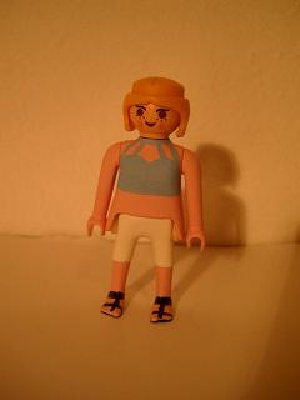 aj.JPG (39.76 KiB) 1013 mal betrachtet Das ist Anna. Sie wird am häufigsten den Ausguck besetzen. Ihren Augen entgeht nichts!